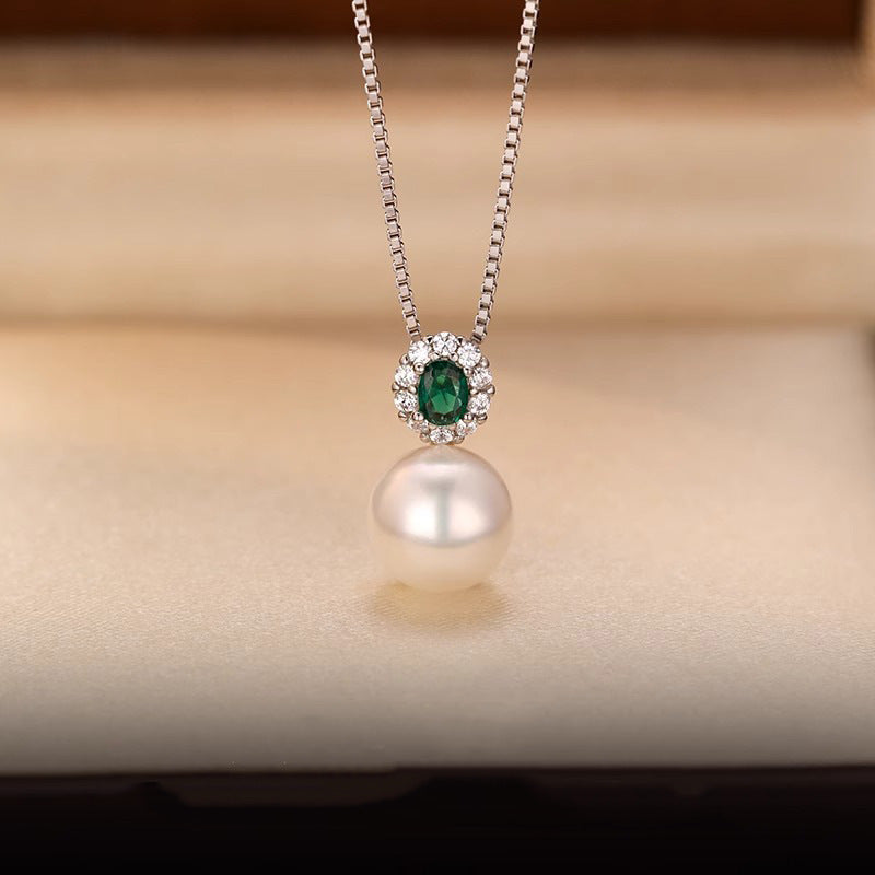 Classic Pearl Necklace with Timeless Appeal