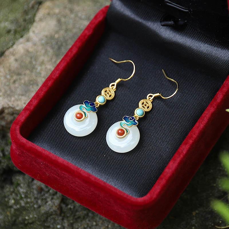 Charming Silver Earring for Any Occasion