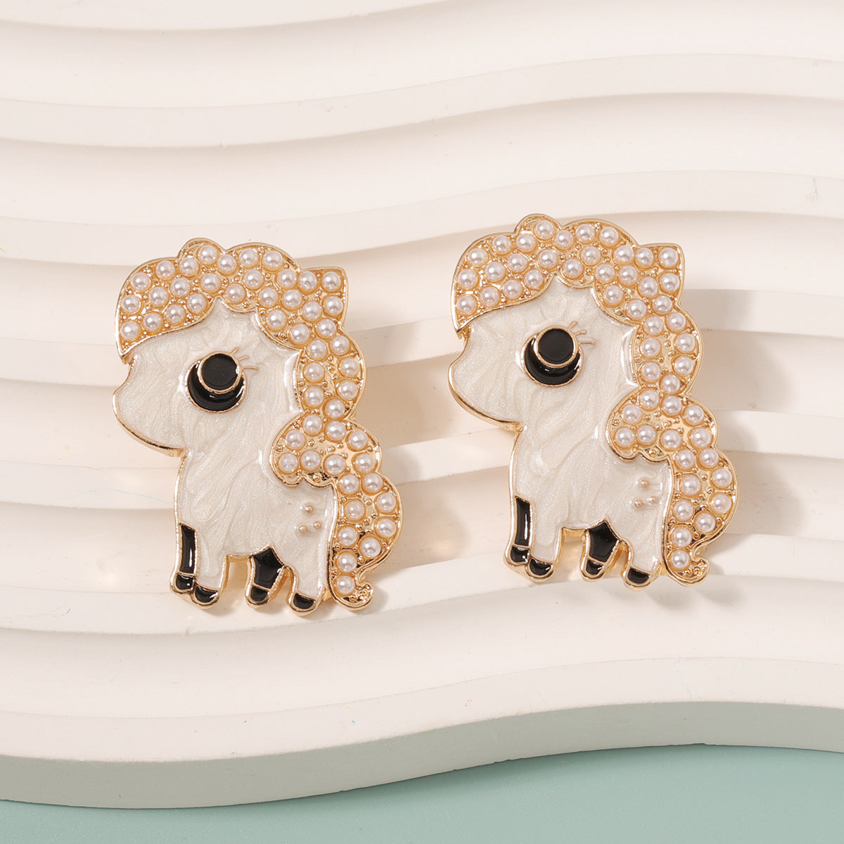 Classic Pearl Earring with Timeless Appeal