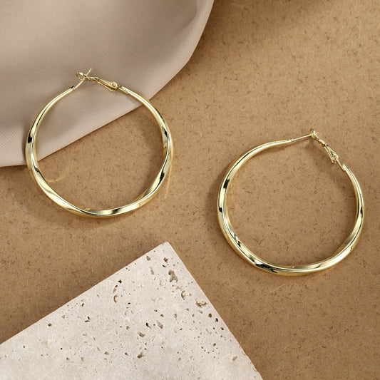 Romantic Gold Earring for Special Moments