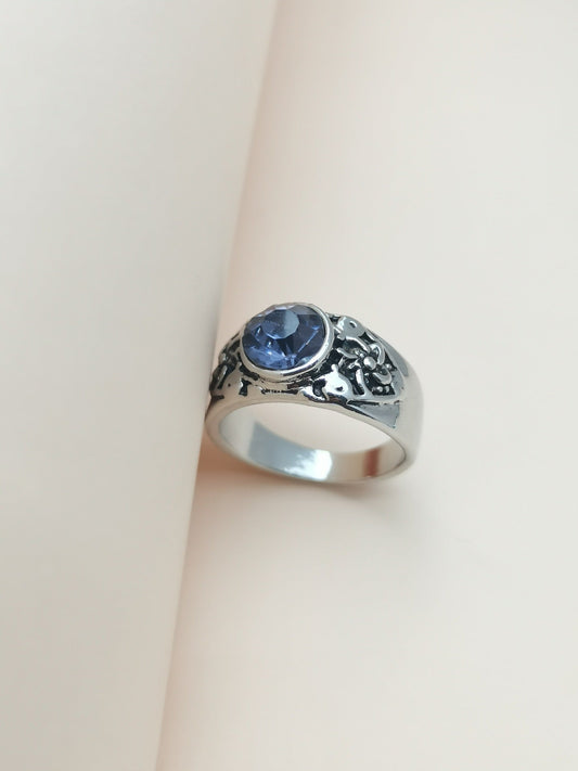 Classic Silver Ring with Timeless Appeal