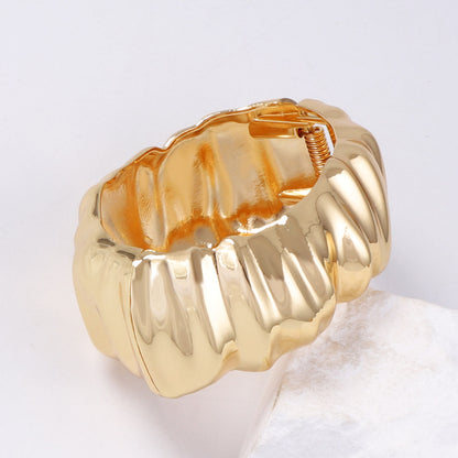 Beautiful Bracelet with Unique Style