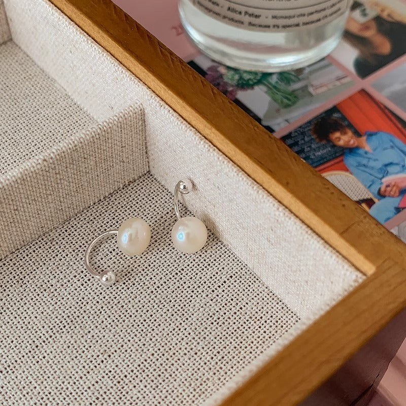 Classic Pearl Earring with Timeless Appeal