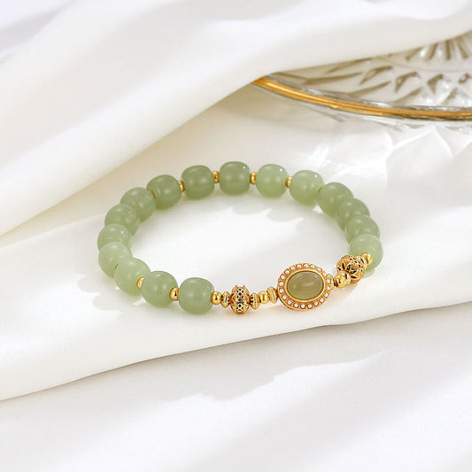 Classic Silver Bracelet with Timeless Appeal