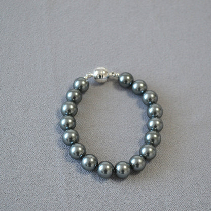 Classic Pearl Necklace with Timeless Appeal