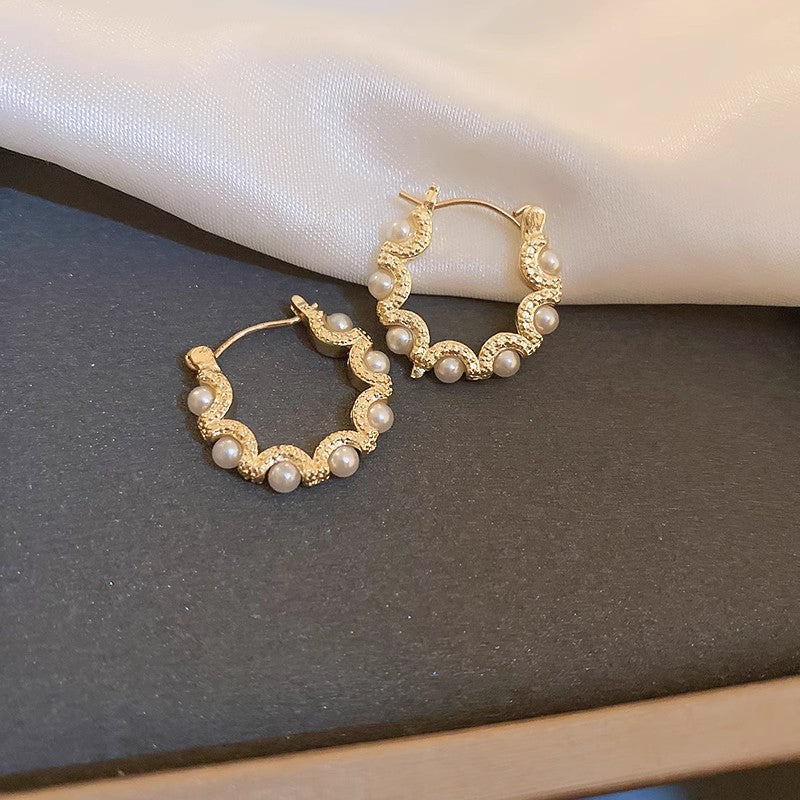 Beautiful Pearl Earring with Unique Style
