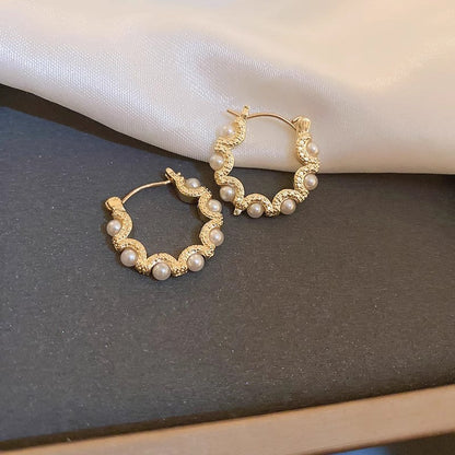 Beautiful Pearl Earring with Unique Style