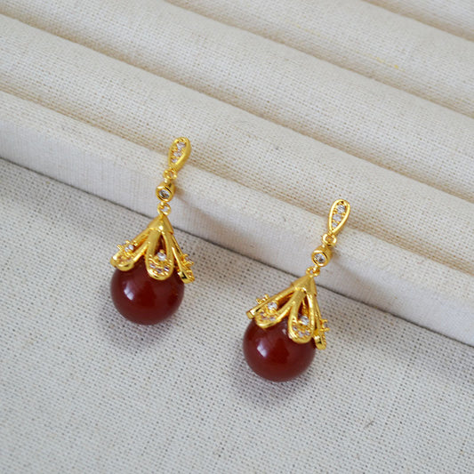 Charming Gold Earring for Any Occasion
