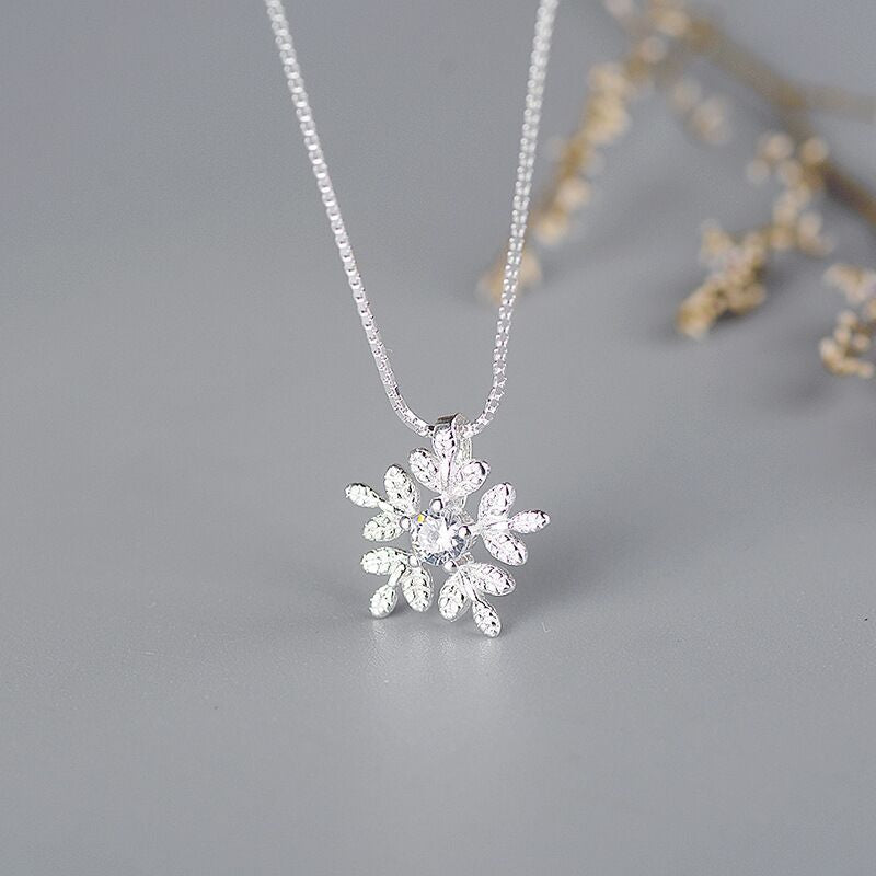 Classic Silver Necklace with Timeless Appeal