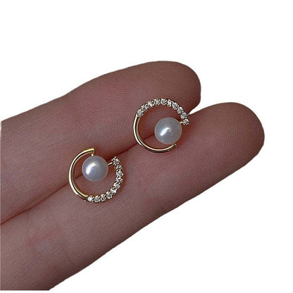 Beautiful Pearl Earring with Unique Style