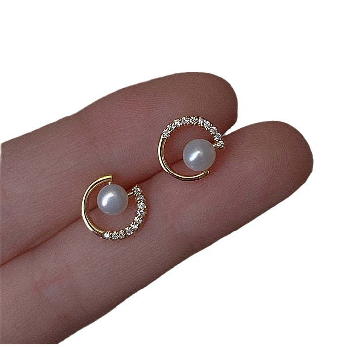 Classic Pearl Earring with Timeless Appeal