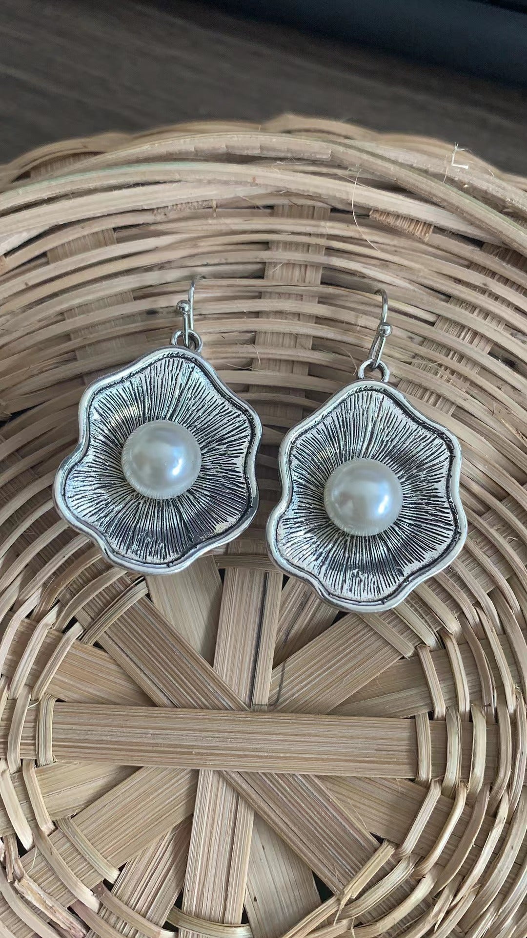 Charming Pearl Earring for Any Occasion
