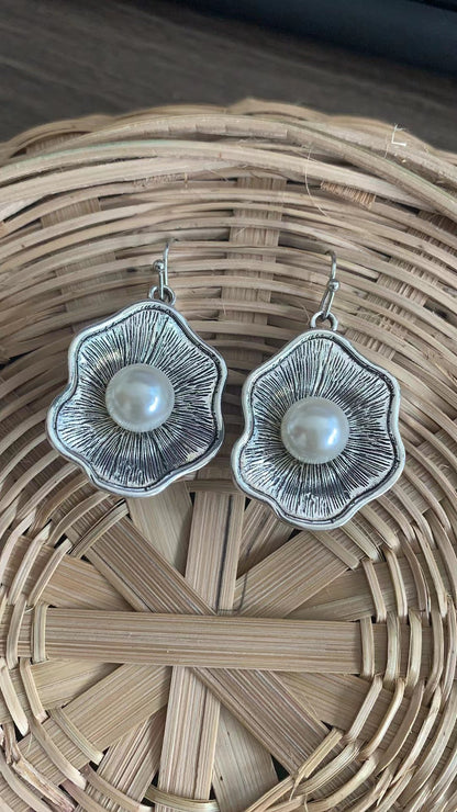 Charming Pearl Earring for Any Occasion