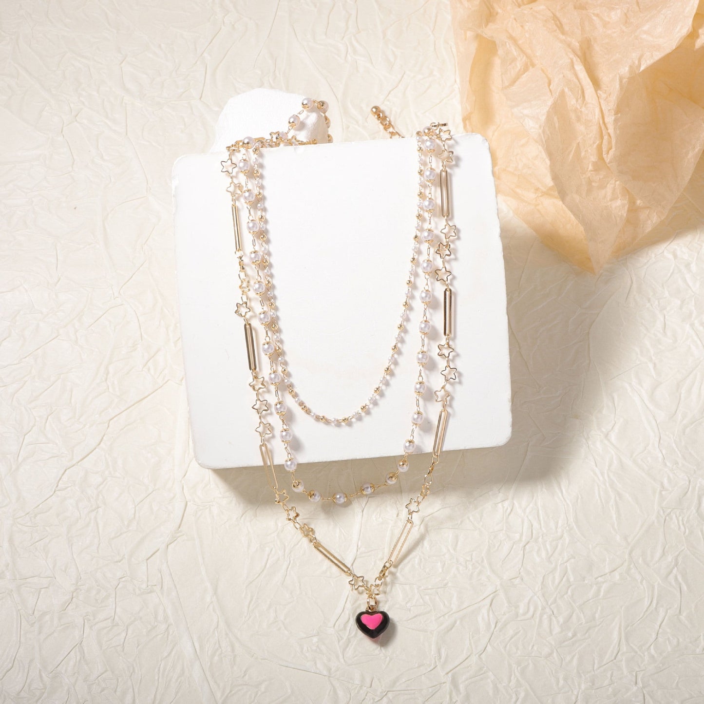 Beautiful Pearl Necklace with Unique Style