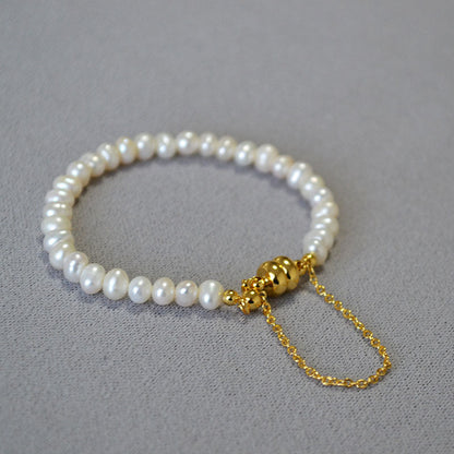 Classic Pearl Bracelet with Timeless Appeal