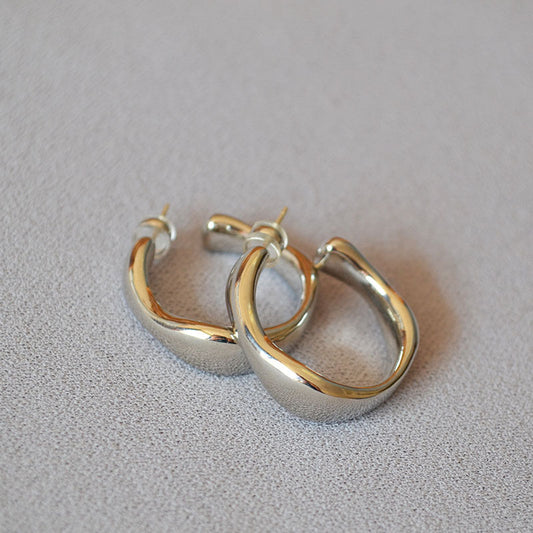 Classic Gold Earring with Timeless Appeal