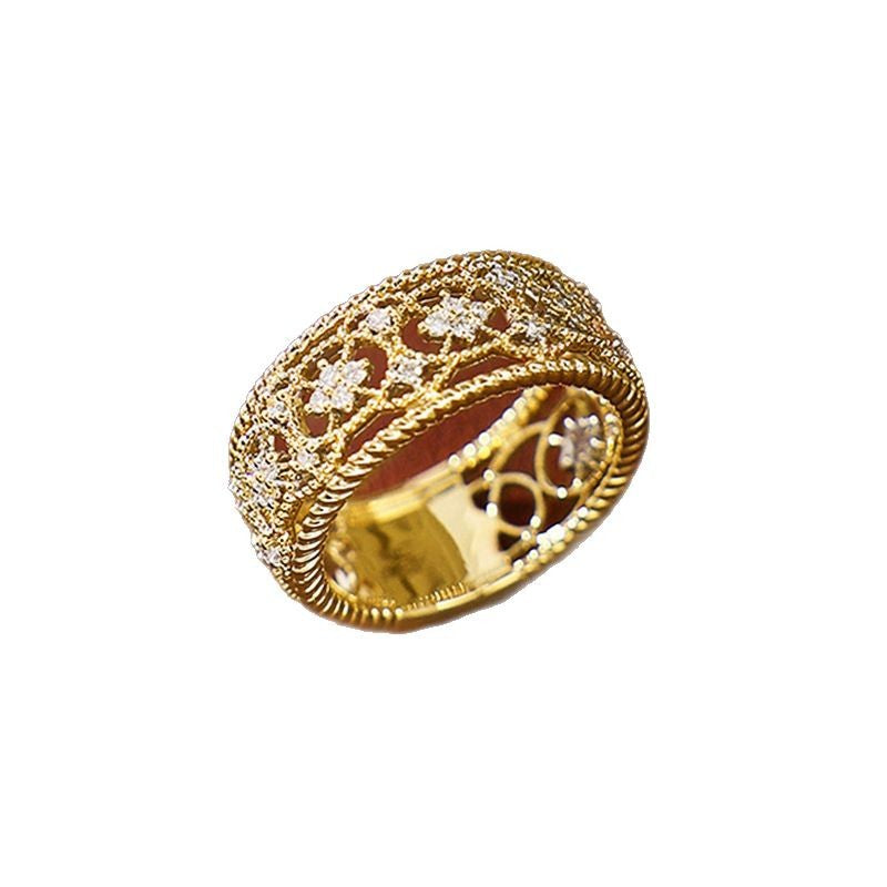 Classic Gold Ring with Timeless Appeal