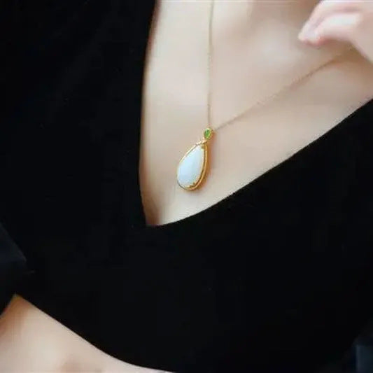 Stunning Silver Necklace for Daily Wear