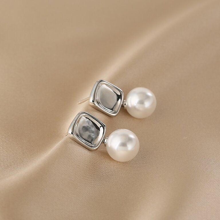 Charming Pearl Earring for Any Occasion
