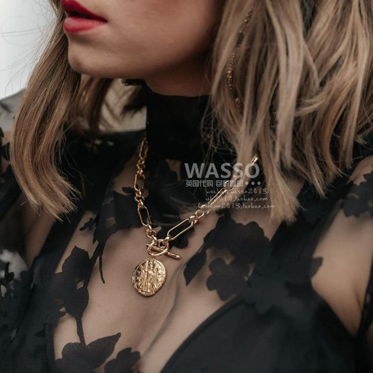 Beautiful Gold Necklace with Unique Style