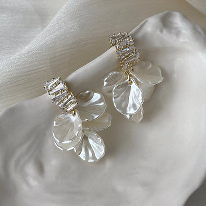 Beautiful Pearl Earring with Unique Style