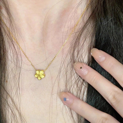 Beautiful Gold Necklace with Unique Style