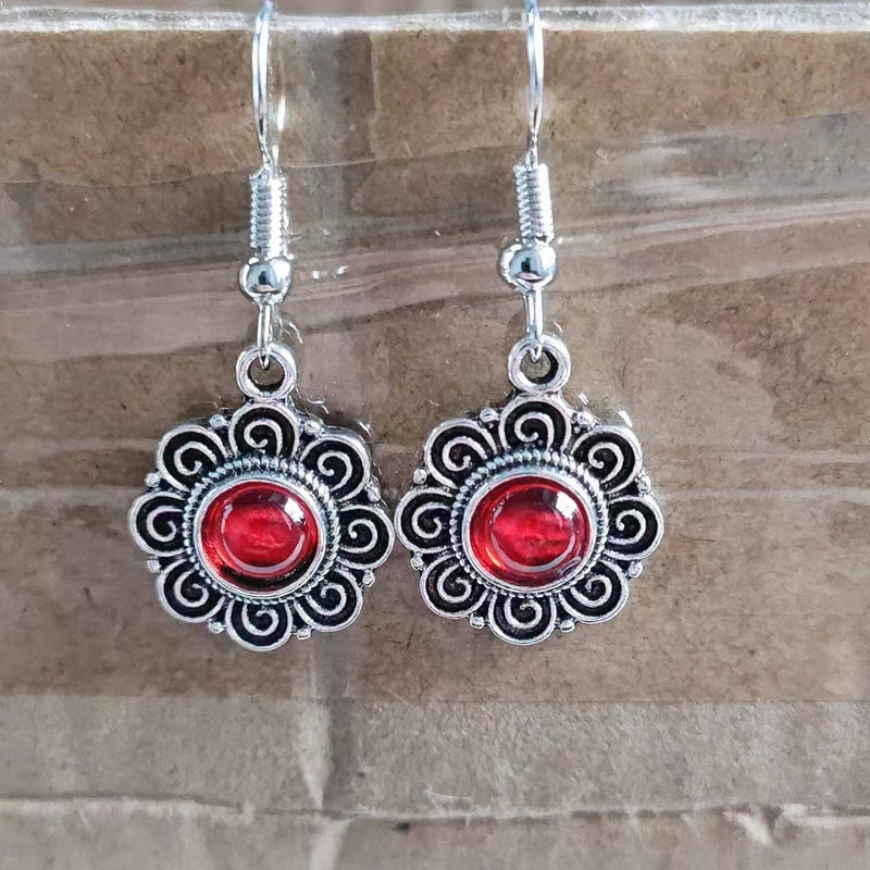 Charming Silver Earring for Any Occasion