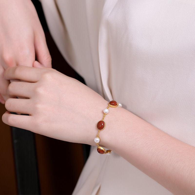 Charming Gold Bracelet for Any Occasion