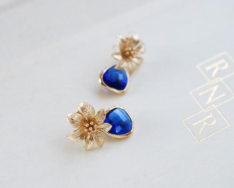 Charming Gold Earring for Any Occasion