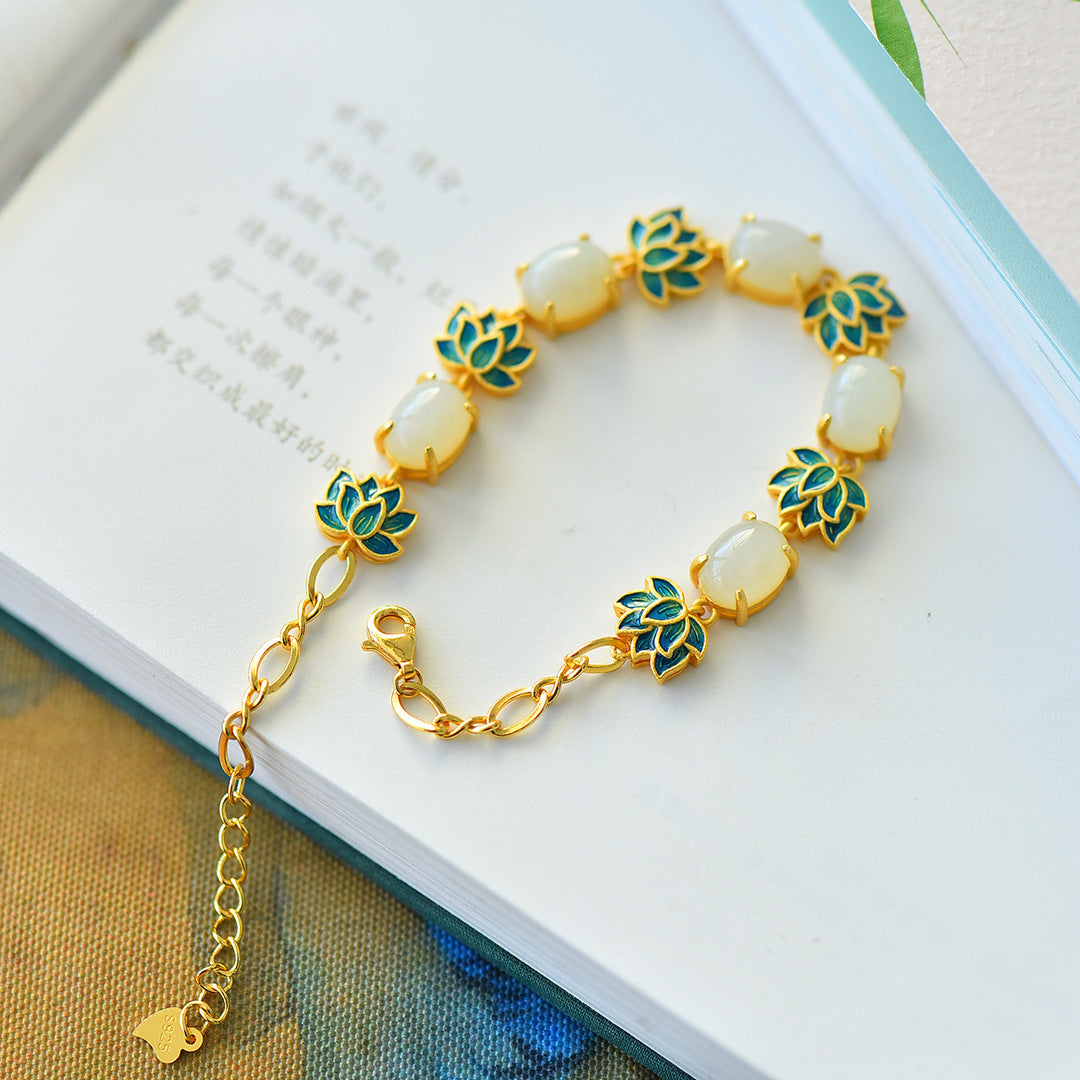 Romantic Gold Bracelet for Special Moments