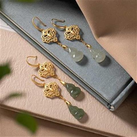 Elegant Gold Earring for Every Occasion