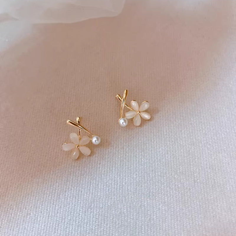 Classic Pearl Earring with Timeless Appeal