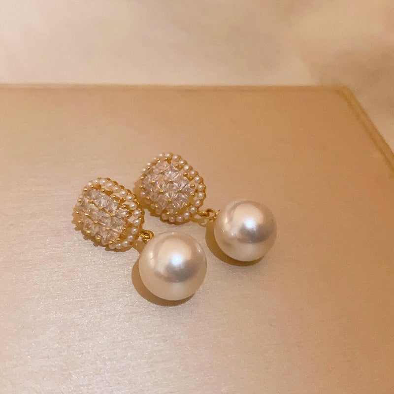 Beautiful Pearl Earring with Unique Style