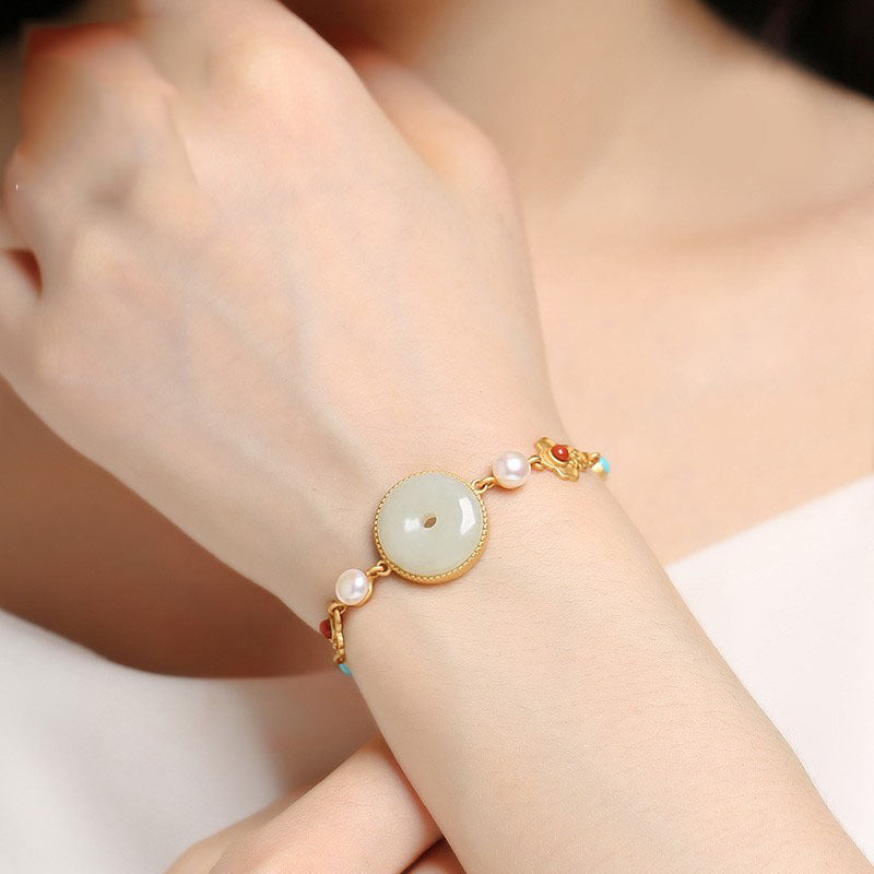 Romantic Gold Bracelet for Special Moments