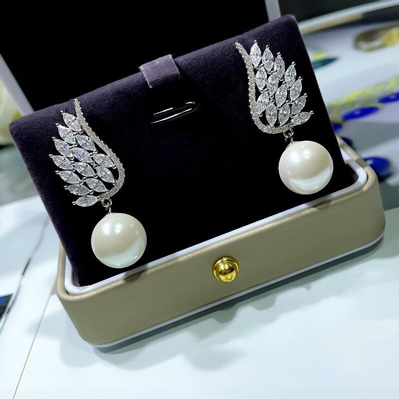 Classic Pearl Earring with Timeless Appeal