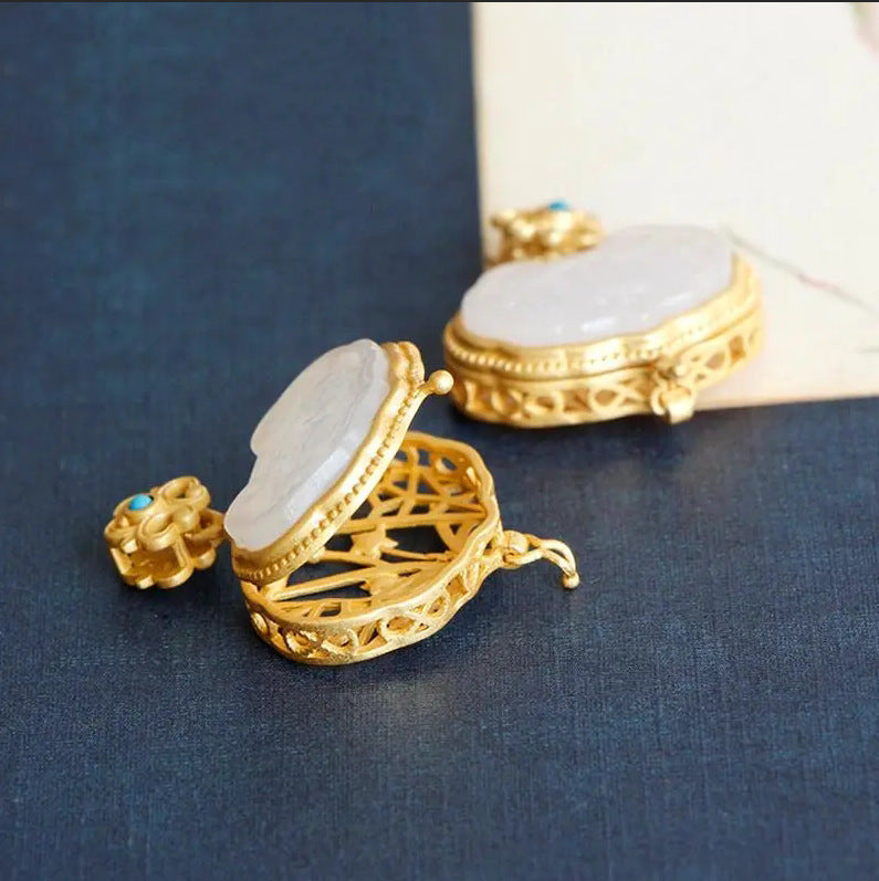 Romantic Silver Necklace for Special Moments