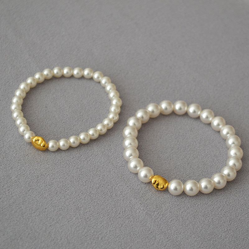 Classic Gold Bracelet with Timeless Appeal