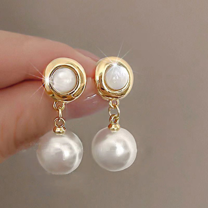 Romantic Pearl Earring for Special Moments