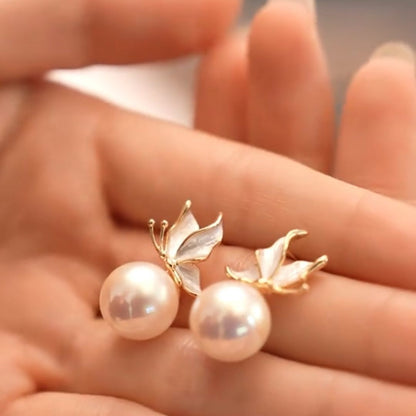 Classic Pearl Earring with Timeless Appeal
