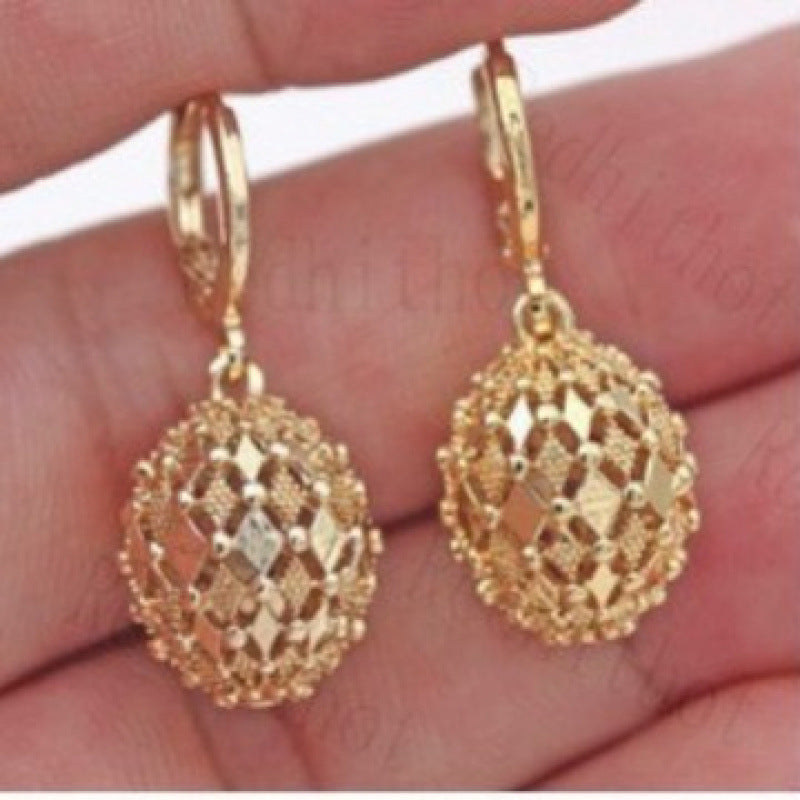 Beautiful Gold Earring with Unique Style