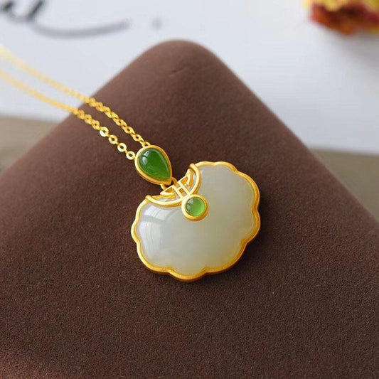 Elegant Silver Pendant for Every Occasion