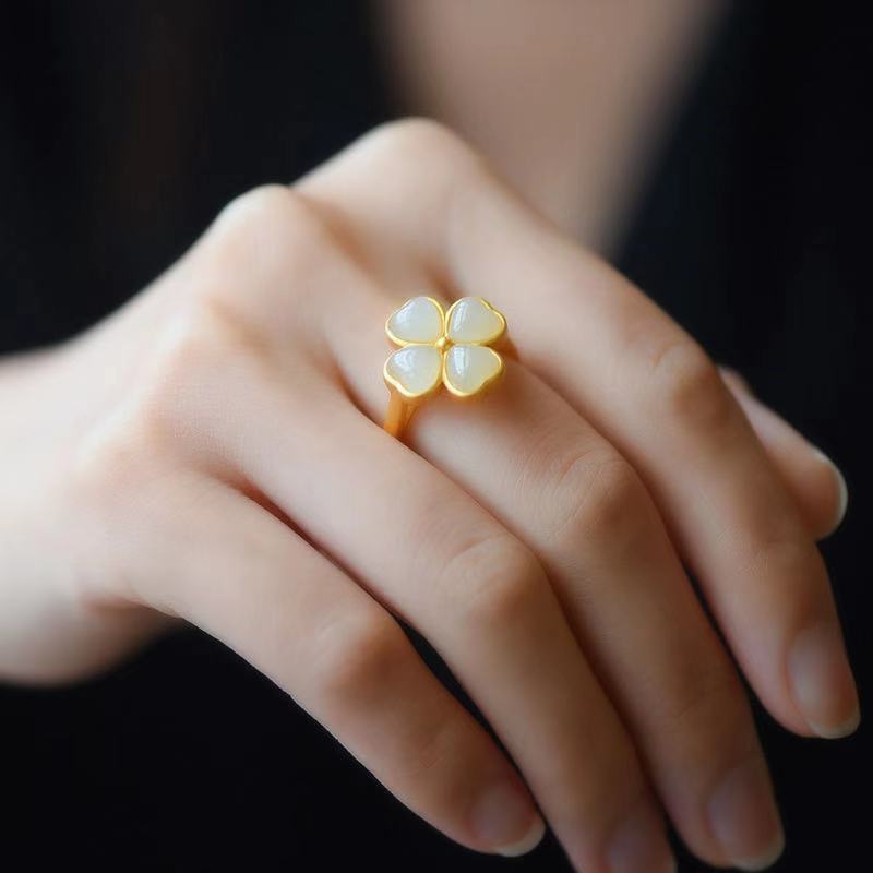 Beautiful Gold Necklace with Unique Style