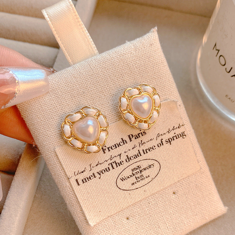 Beautiful Pearl Earring with Unique Style