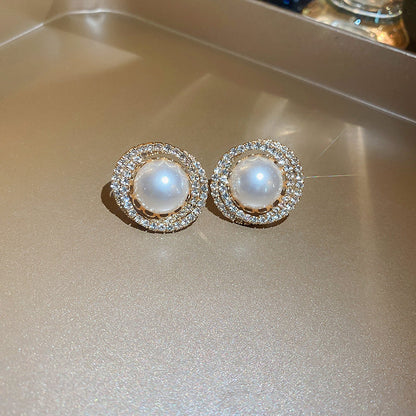 Classic Pearl Earring with Timeless Appeal