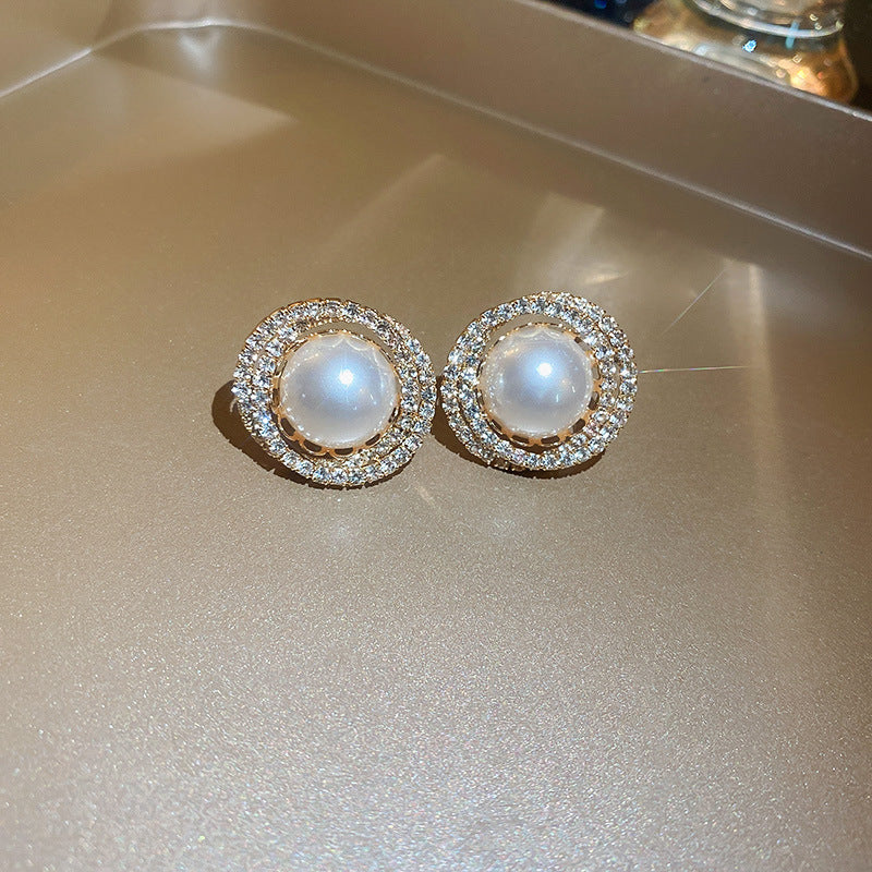 Classic Pearl Earring with Timeless Appeal