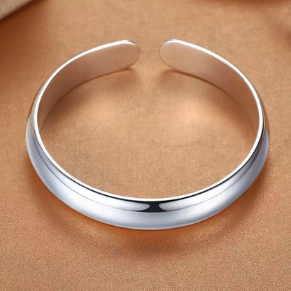 Classic Silver Bracelet with Timeless Appeal