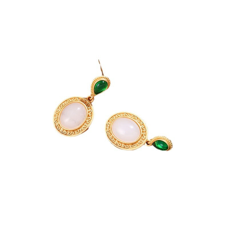 Classic Gold Earring with Timeless Appeal