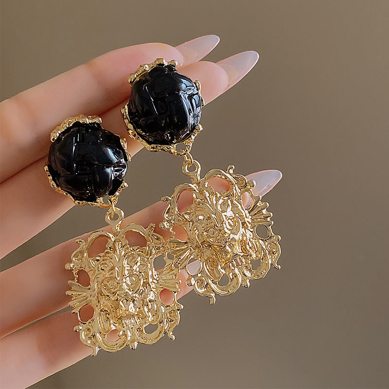 Beautiful Gold Earring with Unique Style
