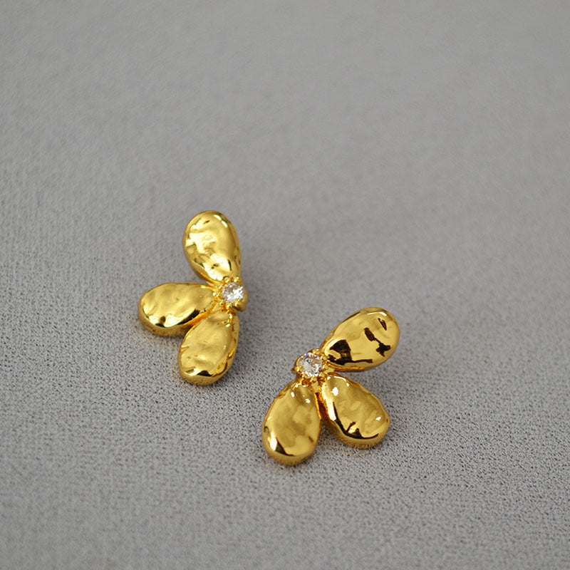 Beautiful Gold Earring with Unique Style