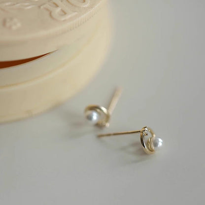 Classic Pearl Earring with Timeless Appeal